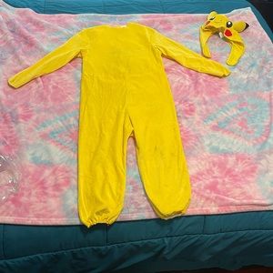 Boys pikachu costume M 7-8